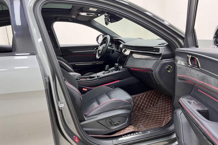 Used Lynk & Co 05 2020 2.0TD Four-Wheel Drive HypeHalo Left Front Seat