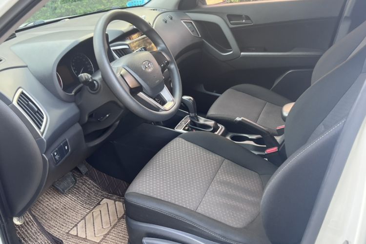 Used Hyundai ix25 2015 1.6L Automatic Two-Wheel Drive Fashionable GS Model Interior 4