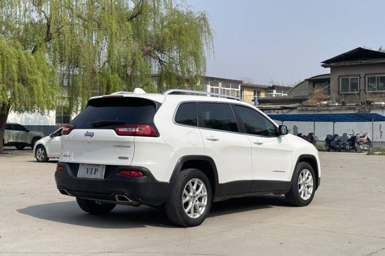 Used Jeep Cherokee 2016 2.4L Leading Smart Version Exterior 4