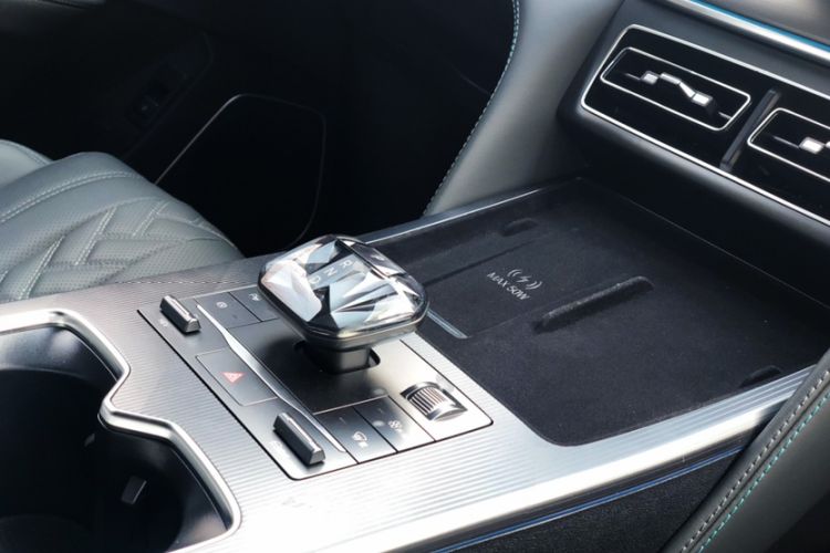 Used BYD Song L DM-i 2025 Intelligent Driving Version 160 km Beyond-Range Type Gear Lever