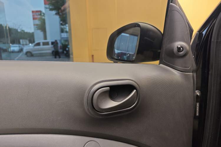 Used smart fortwo 2015 1.0L 52 kW hardtop Dynamic version