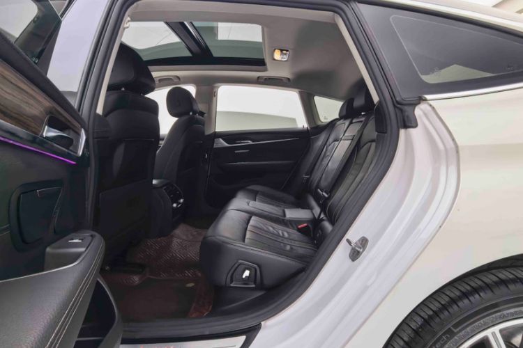 Used BMW 6 Series GT 2018 630i Luxury Design Package Interior 8