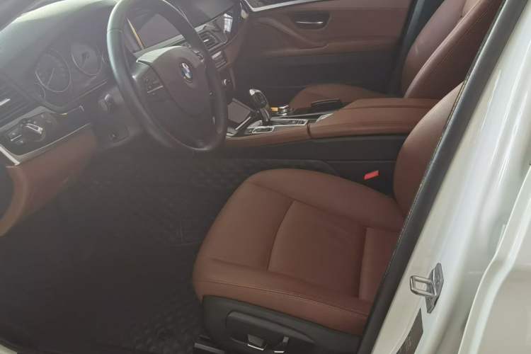 Used BMW 5 Series 2014 520Li Elegant Model
