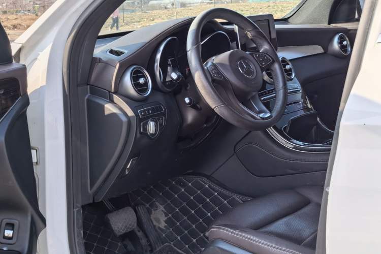 Used Mercedes-Benz GLC 2017 GLC 260 4MATIC Luxury Model