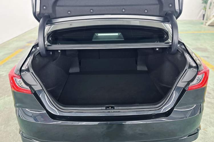 Used Toyota Camry 2024 Dual-Motor 2.0 HGVP Luxury Edition
