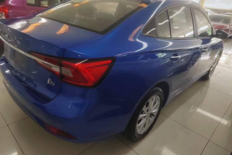 Used Roewe i5 2019 1.5L Automatic 4G Connected Langyue Edition