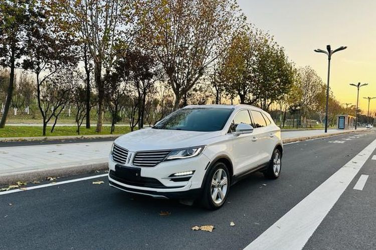 Used Lincoln MKC 2017 2.0T Two-Wheel Drive Deluxe Edition