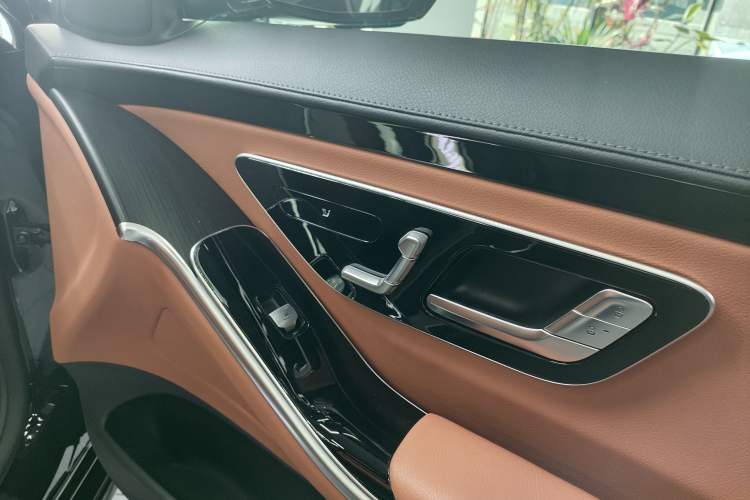 Used Mercedes-Benz S-Class 2024 Restyled S 400 L Business Version Interior 3