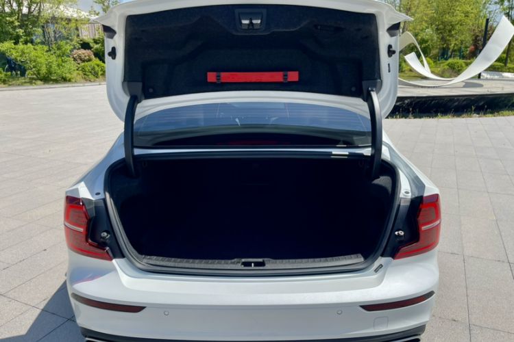 Used Volvo S60 2022 B4 Zhiyuan Luxury Edition
