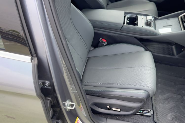 Used BYD Qin L 2025 DM-i Smart Drive 120KM Superior Model Right Front Seat