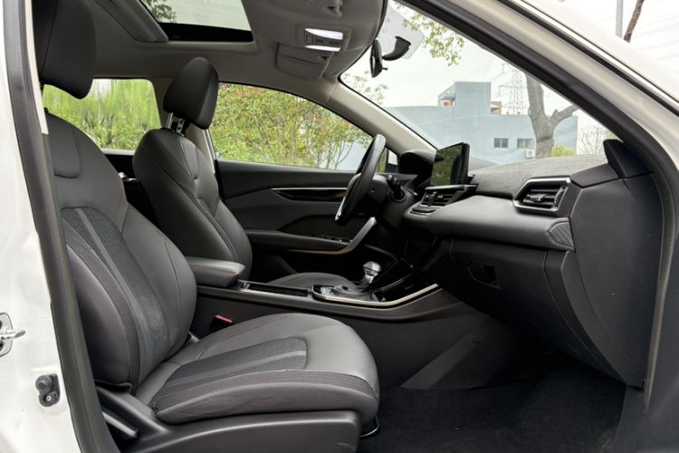 Used Dongfeng Aeolus Yixuan 2020 230T Automatic Xuan Yue Track Edition Right Front Seat