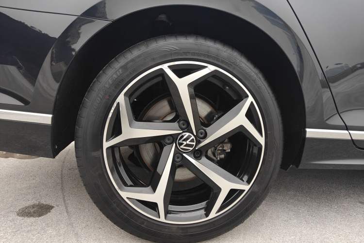 Used Volkswagen Magotan 2023 2 Million Units Limited Edition 330TSI DSG Leading Version