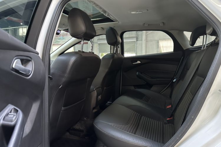 Used Ford Focus 2015 Hatchback EcoBoost 125 Automatic Supreme Style Edition