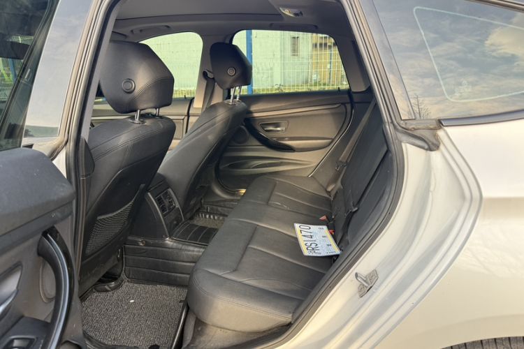 Used BMW 3 Series GT 2018 320i Sport Edition Interior 3