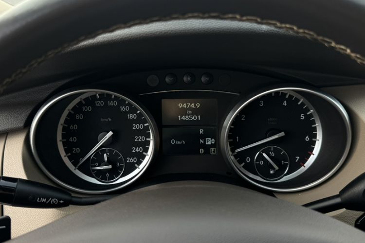 Used Mercedes-Benz R-Class 2017 R 320 4MATIC Business Edition Prestige Model Odometer Close Up