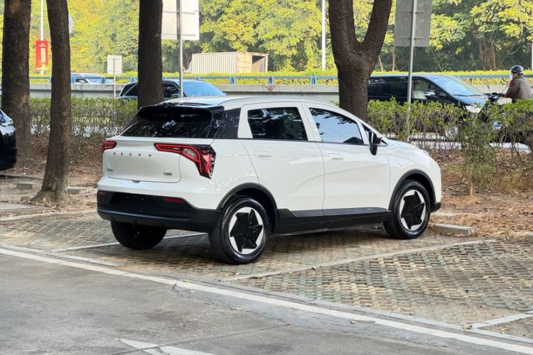 Used Geometry E Firefly 2024 301km Flowing Light Exterior 6