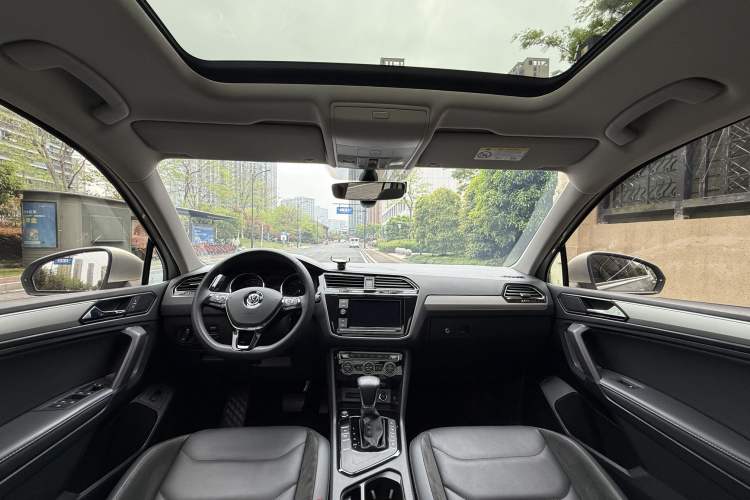 Used Volkswagen Tiguan L 2019 330TSI Automatic Two-Wheel Drive Smart Luxury Version China VI Standard
