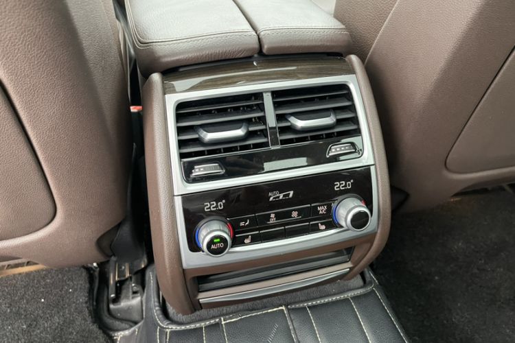 Used BMW 7 Series 2018 730Li Leading Model Excellence Package Interior 8