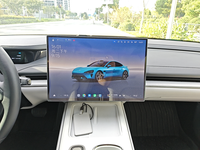 Xiaomi Auto SU7 2024 Rear-Drive Ultra-Long Range Advanced Pro-Level Intelligent Driving Version — снимка 13