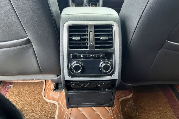 Used Volkswagen Passat 2014 1.8TSI DSG Prestige Edition Interior 6