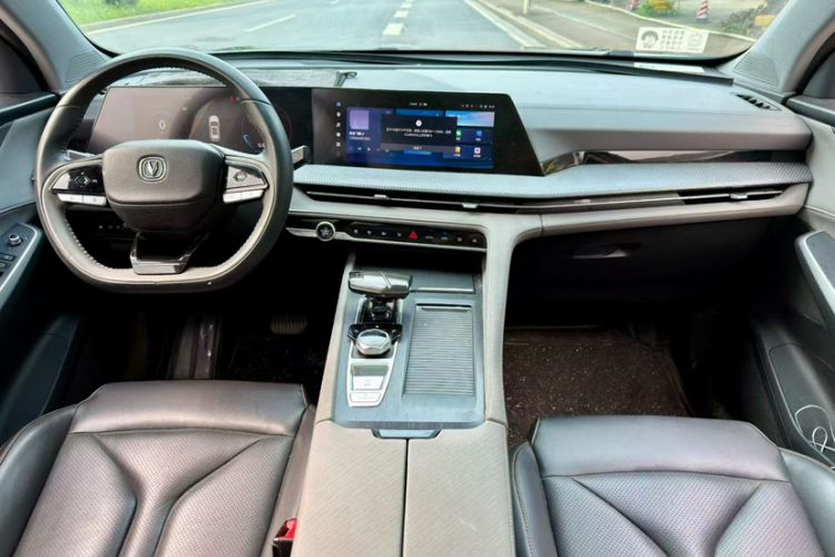 Used CHANGAN CS75 PLUS 2022 2nd Generation 1.5T Automatic Prestige Version Interior 2