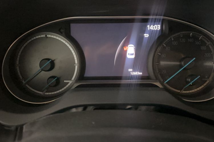 Used Toyota Venza 2022 Dual-Engine 2.5L CVT Two-Wheel Drive Luxury Edition Odometer Close Up