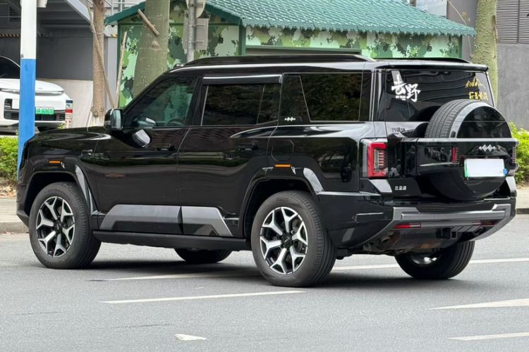 Used Formula Leopard 8 2025 Smart & Brave Flagship Edition 7 Seats Exterior 3