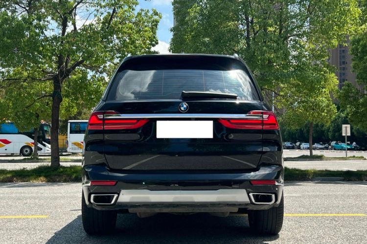 Used BMW X7 2022 xDrive40i Luxury Package with Leading Features