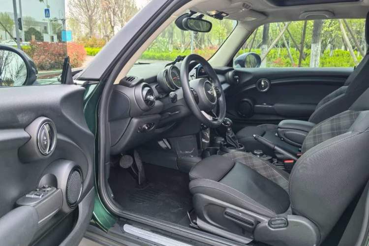 Used MINI 2016 1.5T COOPER Avant-Garde
