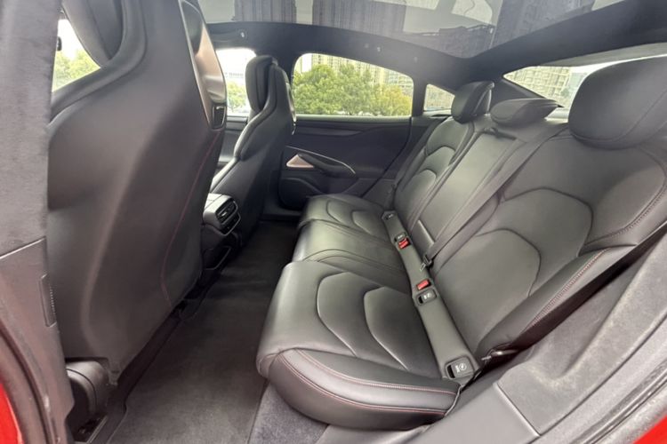 Used Xiaomi Auto SU7 2024 Four-Wheel Drive Ultra-Long Range Advanced Intelligent Driving Max Edition