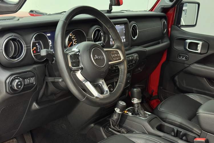 Used Jeep Wrangler 2019 2.0T Sahara Four-Door Version China VI Emission Standard