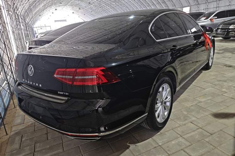 Used Volkswagen Magotan 2018 330TSI DSG Luxury Model Exterior 3