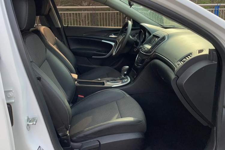 Used Buick Regal 2015 1.6T Leading Technology Model Right Front Seat