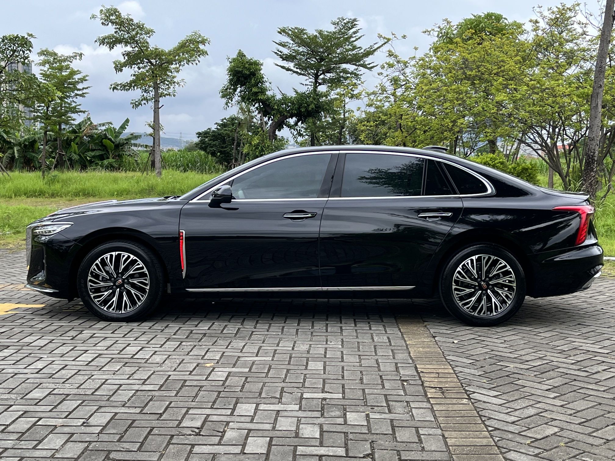 Hongqi H5 2025 2.0T Automatic Flag Edition – 500 000 Units Commemorative Version — снимка 17