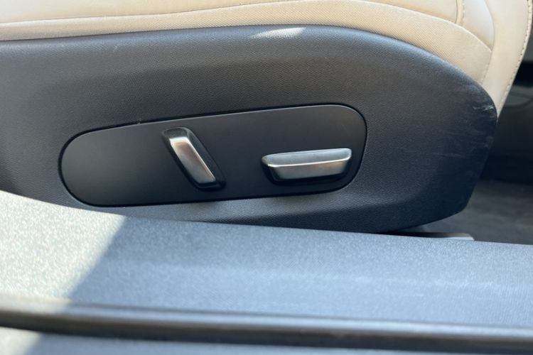 Used Xiaomi Auto SU7 2024 Rear-Drive Standard Founder Edition
