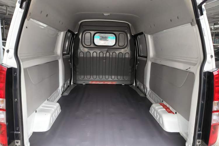 Used Jinbei New Hiace X30L 2023 1.5L Wealth Edition Van 2/5-Seater Air-Conditioned Model SWC15M