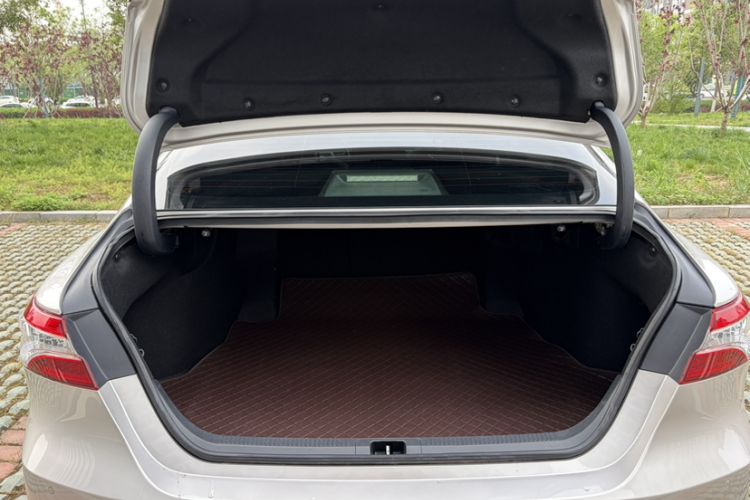 Used Toyota Camry 2018 2.0G Luxury Edition Trunk