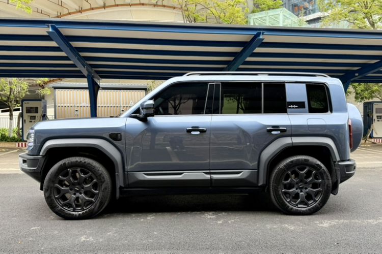 Used Formula Leopard 5 2023 Cloud Ride Flagship Edition
