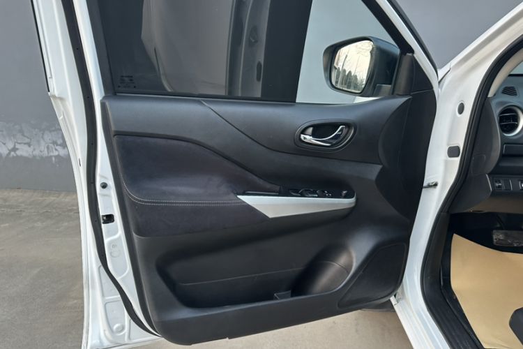 Used Nissan Navara 2017 2.5L Automatic 2WD Luxury Edition QR25