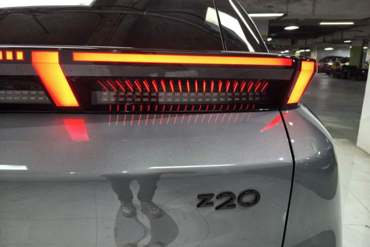 Used Lynk & Co Z20 2025 530 km Range Rear-Drive Max "Chasing the Sun" Edition