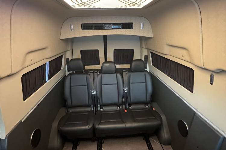 Used Ford Transit 2023 2.0T Diesel Automatic Multi-Purpose Commercial Vehicle Mid-Frame Mid-Roof 5/6 Seats Exterior 8