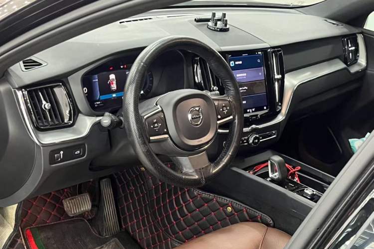 Used Volvo XC60 2022 B5 4x4 Zhiyi Luxury Edition
