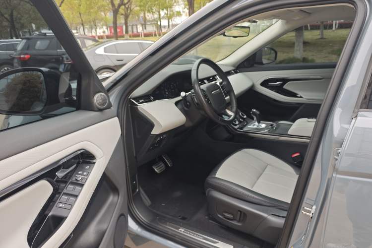 Used Land Rover Range Evoque 2020 249 PS R-DYNAMIC S First-Edition Sport Custom Edition
