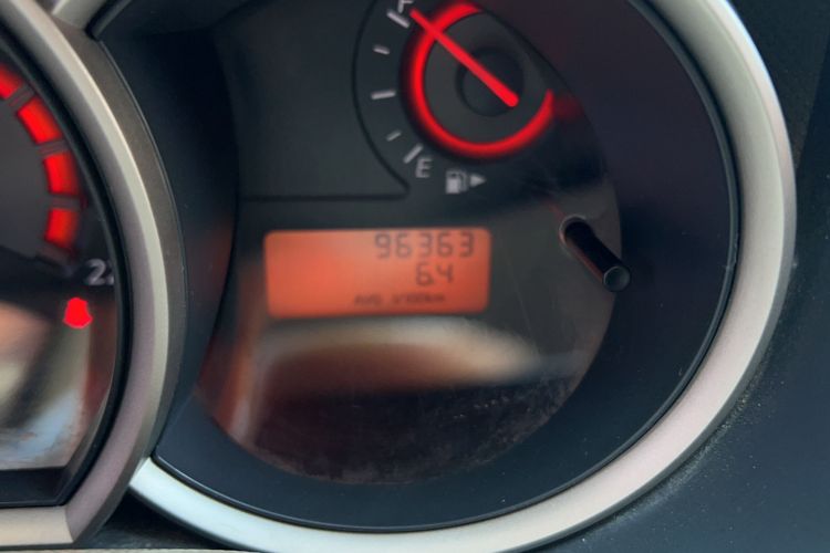 Used Nissan Sylphy 2016 Classic 1.6XE Manual Leading Edition Odometer Close Up