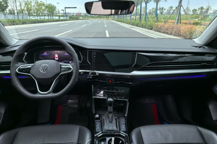 Used Volkswagen Passat 2022 330TSI Starry Luxury Edition – Exclusive Special Edition