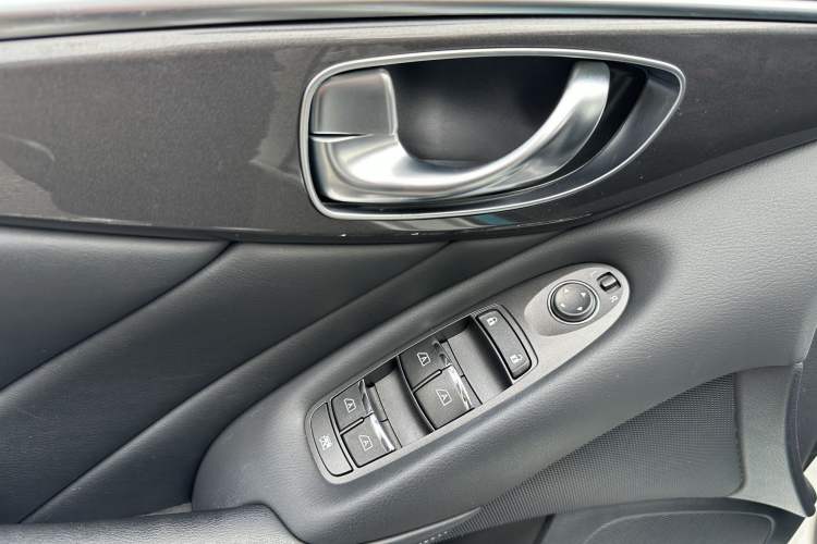 Used Infiniti Q50L 2018 2.0T Comfort Edition China VI Standard Interior 11