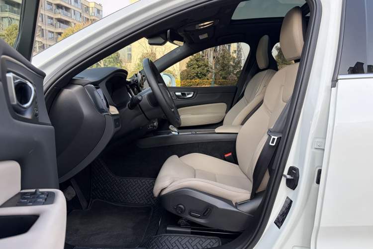 Used Volvo XC60 2026 B5 4x4 Smart Luxury Edition