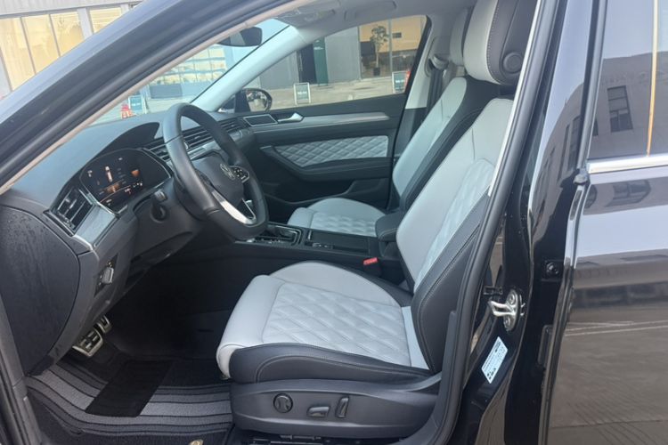 Used Volkswagen Magotan 2023 2 Million Units Limited Edition 330TSI DSG Leading Version Left Front Seat