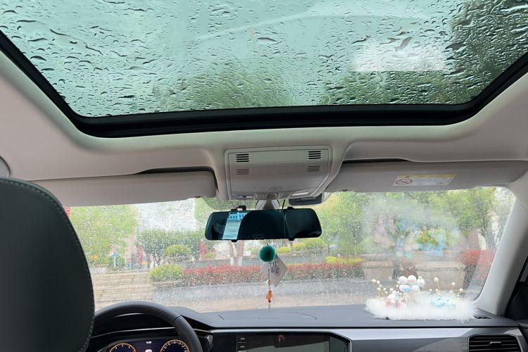 Used Volkswagen Tayron X 2020 330TSI Two-Wheel Drive Luxury Smart Connectivity Version Headliner