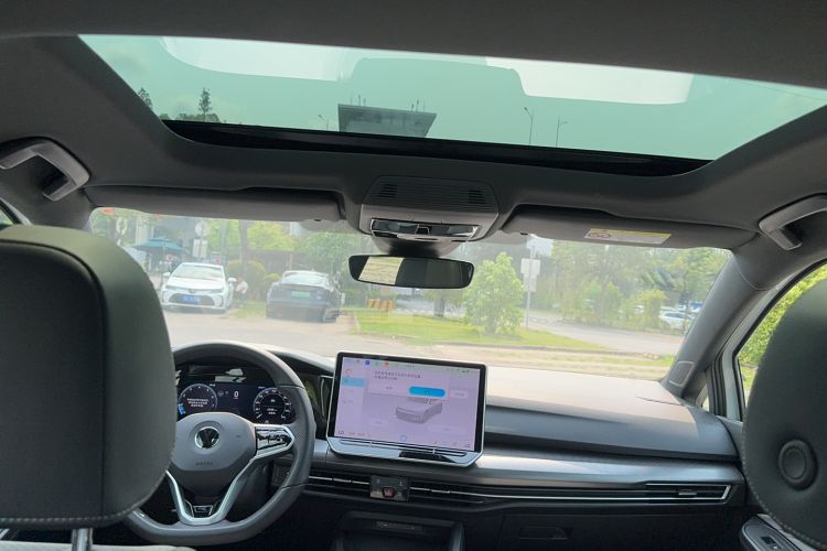 Used Volkswagen Golf 2025 300TSI R-Line Headliner